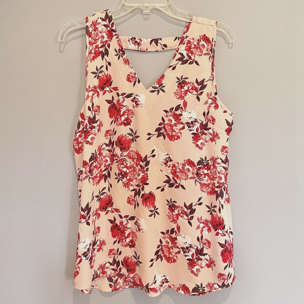 NWOT Maurices Sleeveless Blouse/Top. Floral. Light Pink. Size Medium